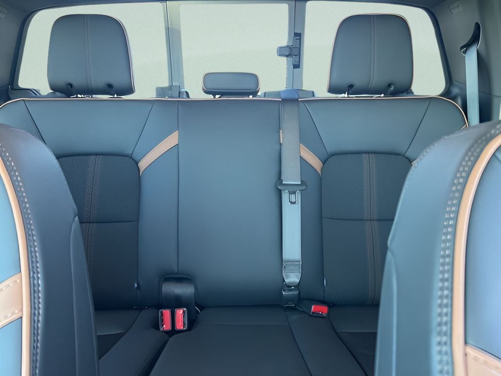 2025 GMC Canyon 4WD AT4