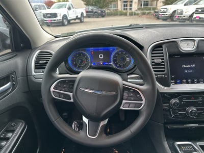 2022 Chrysler 300 300 Touring L