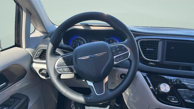 2020 Chrysler Voyager LX
