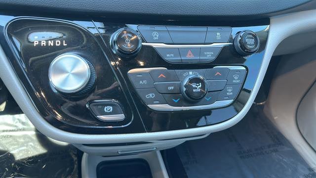 2020 Chrysler Voyager LX