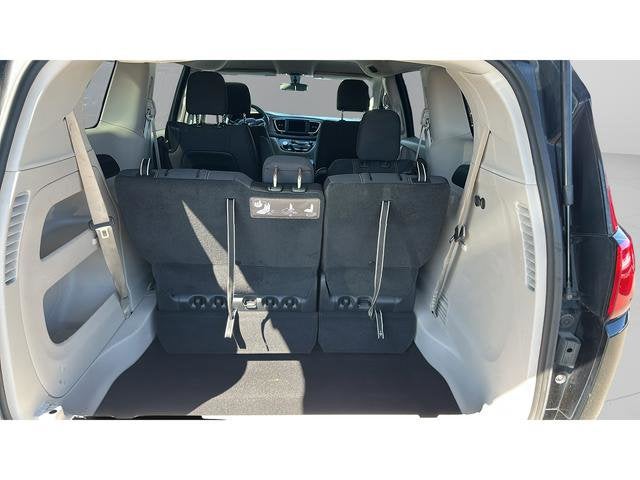 2020 Chrysler Voyager LX