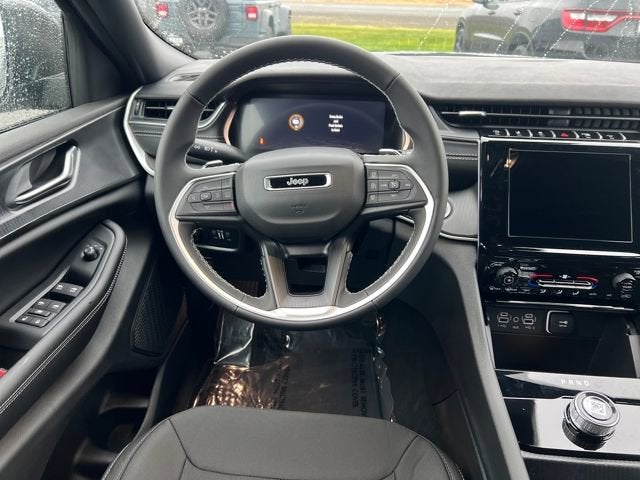 2025 Jeep Grand Cherokee GRAND CHEROKEE LAREDO 4X4