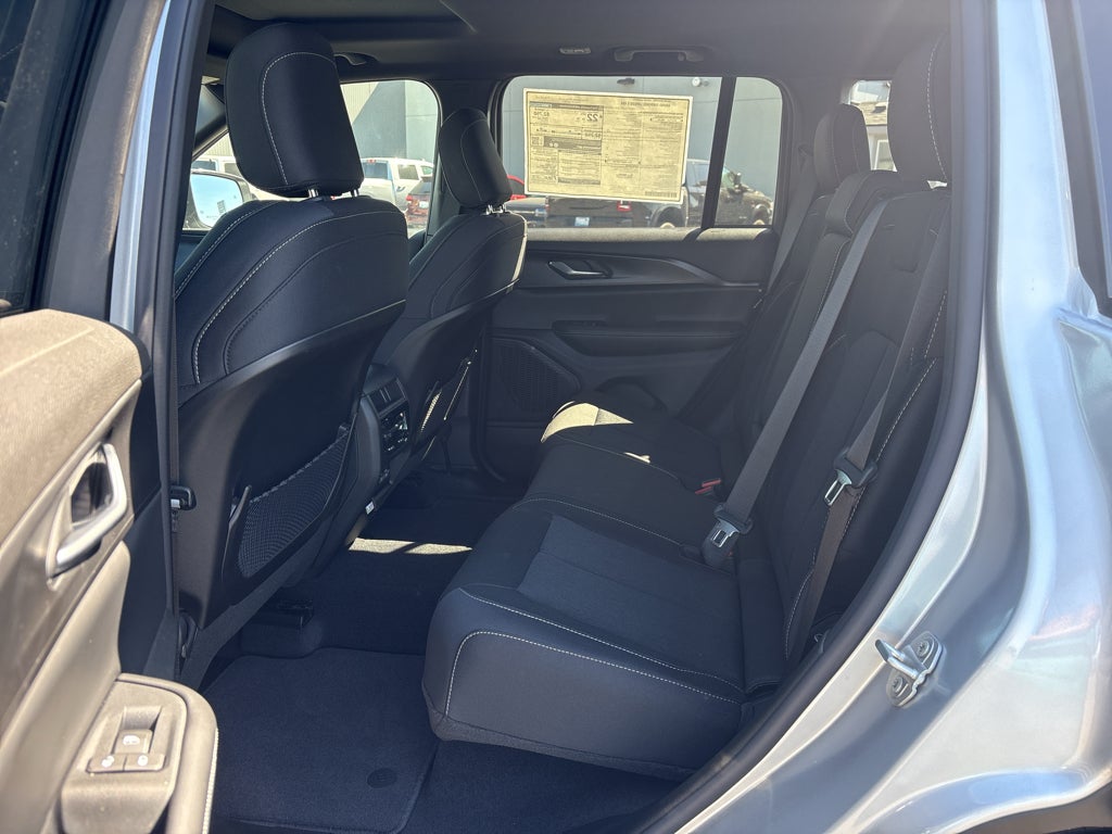 2026 Jeep Grand Cherokee GRAND CHEROKEE LAREDO X 4X4
