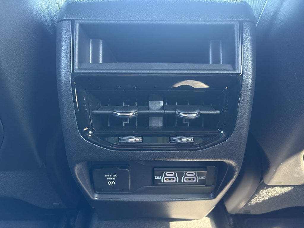 2026 Jeep Grand Cherokee GRAND CHEROKEE LAREDO X 4X4
