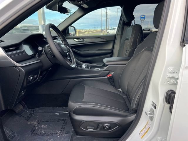 2025 Jeep Grand Cherokee GRAND CHEROKEE LAREDO 4X4