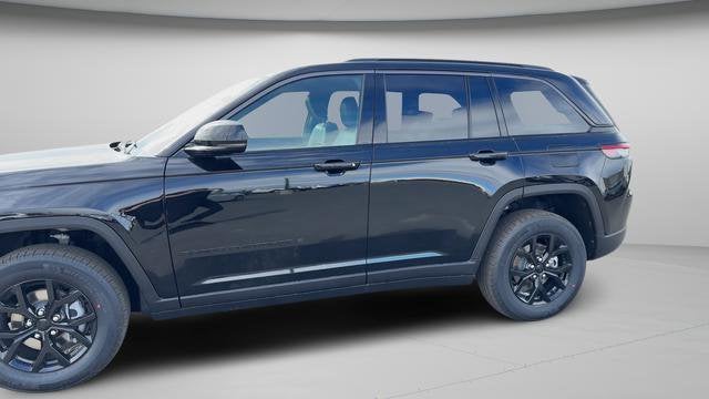 2026 Jeep Grand Cherokee Laredo Altitude