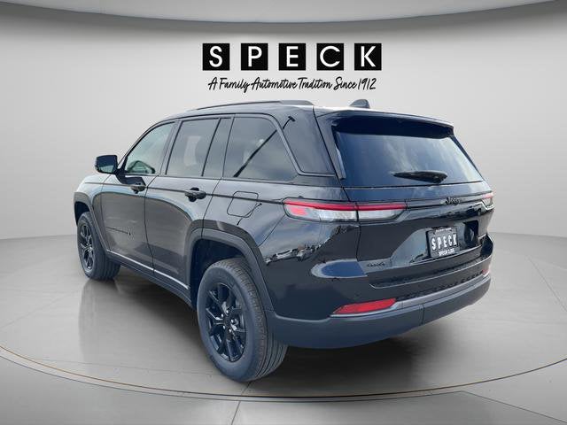 2026 Jeep Grand Cherokee Laredo Altitude