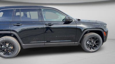 2026 Jeep Grand Cherokee Laredo Altitude