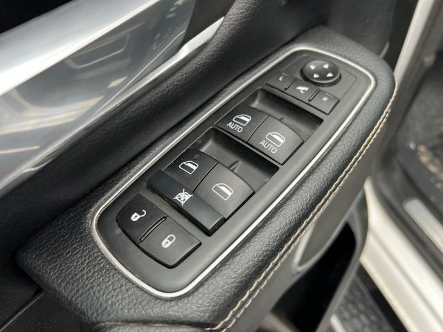 2021 RAM 1500 Laramie Crew Cab 4x4 6'4' Box