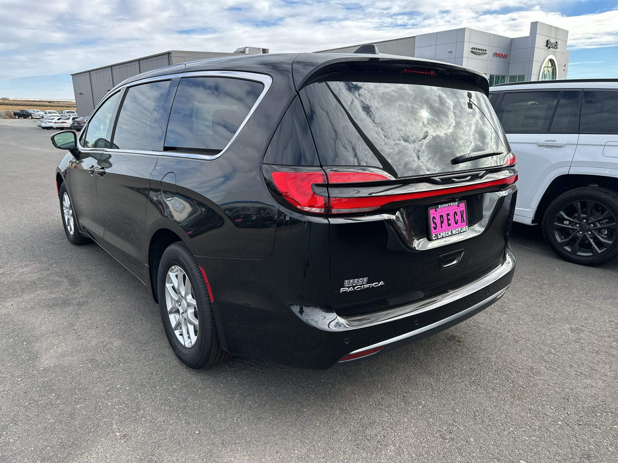 2027 Chrysler Pacifica PACIFICA SELECT