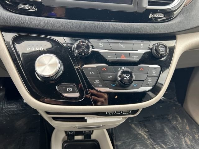 2021 Chrysler Voyager LXI