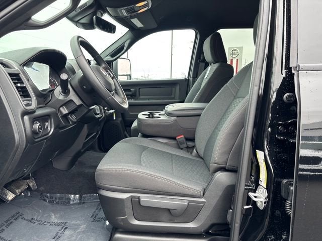 2026 RAM Ram 2500 RAM 2500 BLACK EXPRESS CREW CAB 4X4 6'4' BOX