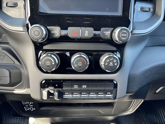 2026 RAM 5500 Chassis RAM 5500 TRADESMAN CHASSIS REGULAR CAB 4X4 84' CA