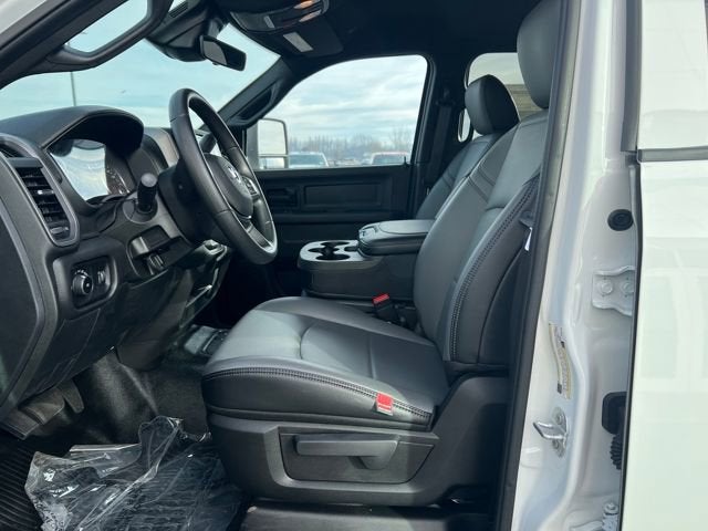 2025 RAM Ram 5500 Chassis Cab RAM 5500 TRADESMAN CHASSIS CREW CAB 4X4 84' CA