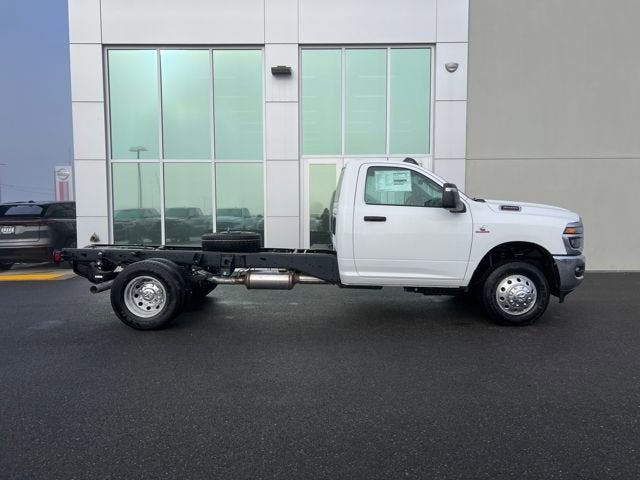 2026 RAM Ram 3500 Chassis Cab RAM 3500 TRADESMAN CHASSIS REGULAR CAB 4X4 84' CA