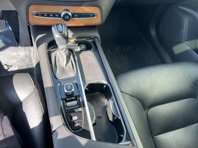 2021 Volvo XC90 T5 Momentum 7 Passenger