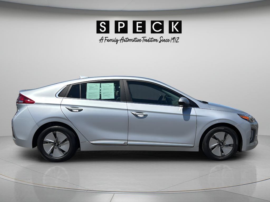 2022 Hyundai IONIQ Hybrid SE