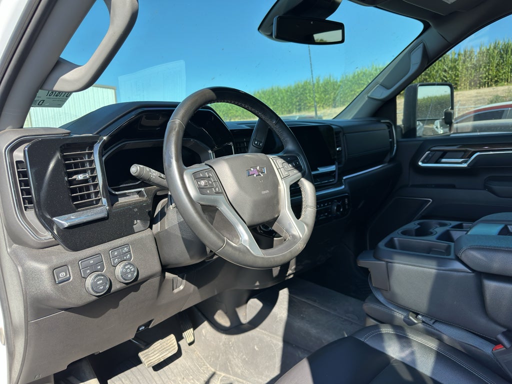 2025 Chevrolet Silverado LT