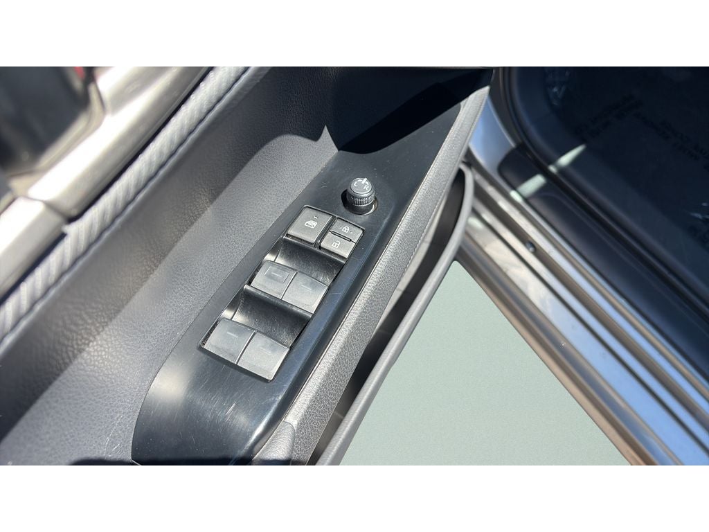 2025 Toyota Camry Hybrid SE