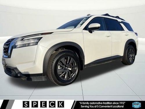 2022 Nissan Pathfinder SV
