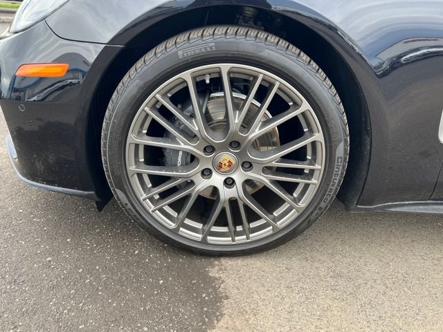 2023 Porsche Panamera 4 Platinum Edition